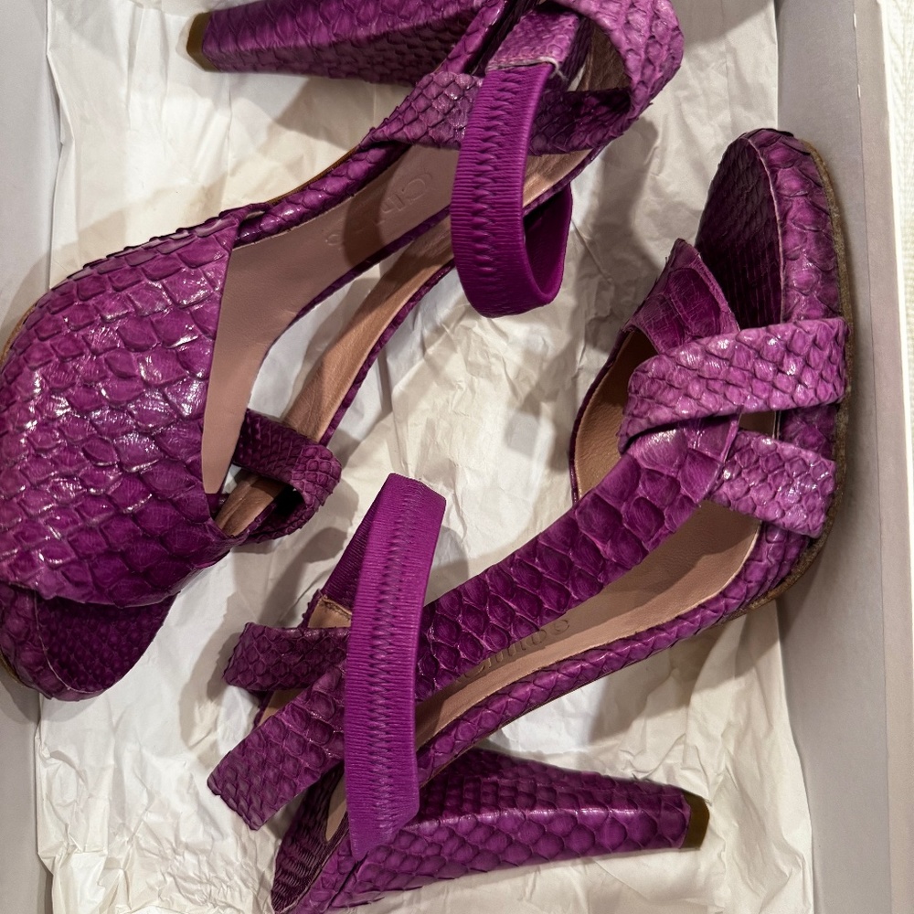 CHLOE SNAKE SKIN PUMPS